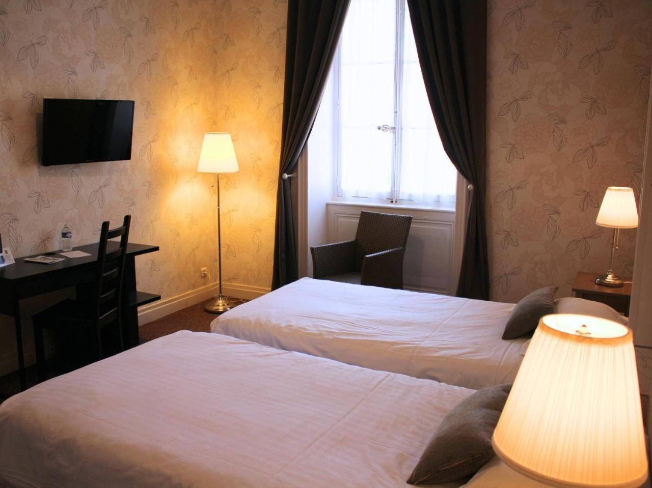 Grand Hotel De Bourbon-Lancy - Spa Et Restaurant - Logis Esterno foto