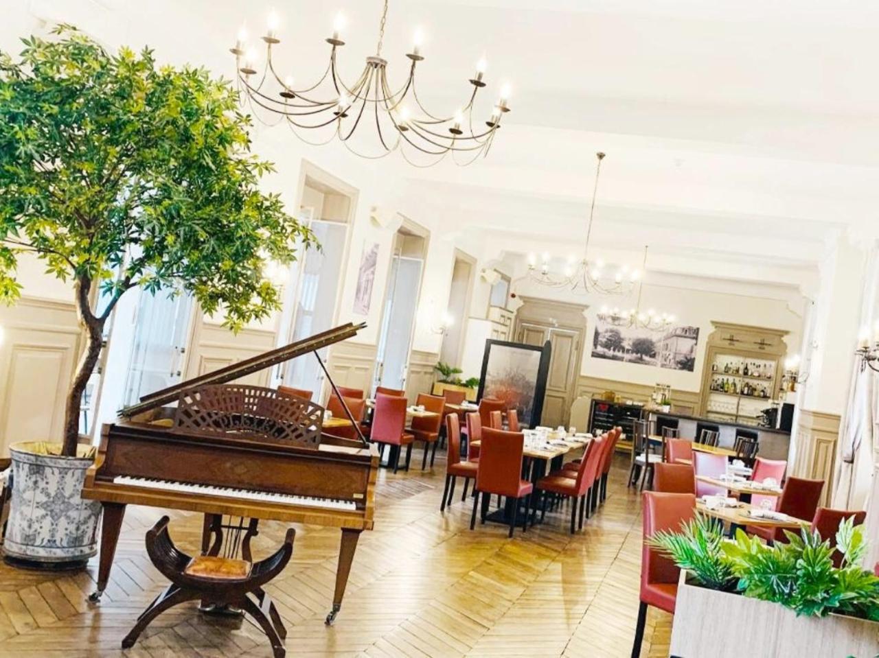 Grand Hotel De Bourbon-Lancy - Spa Et Restaurant - Logis Esterno foto
