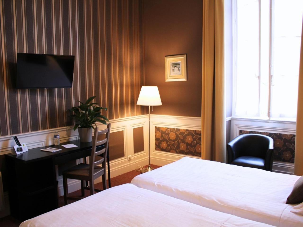 Grand Hotel De Bourbon-Lancy - Spa Et Restaurant - Logis Esterno foto
