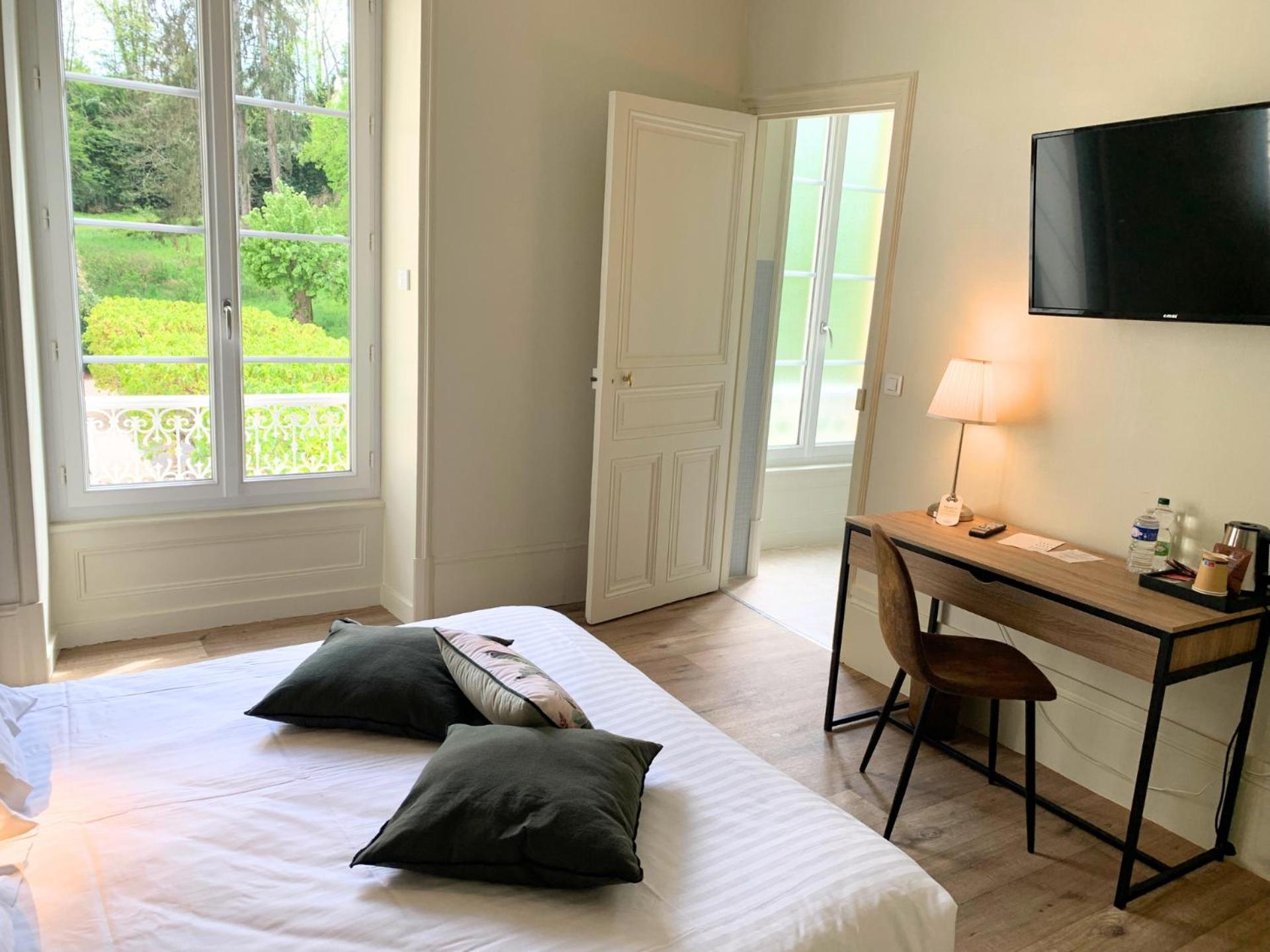 Grand Hotel De Bourbon-Lancy - Spa Et Restaurant - Logis Esterno foto